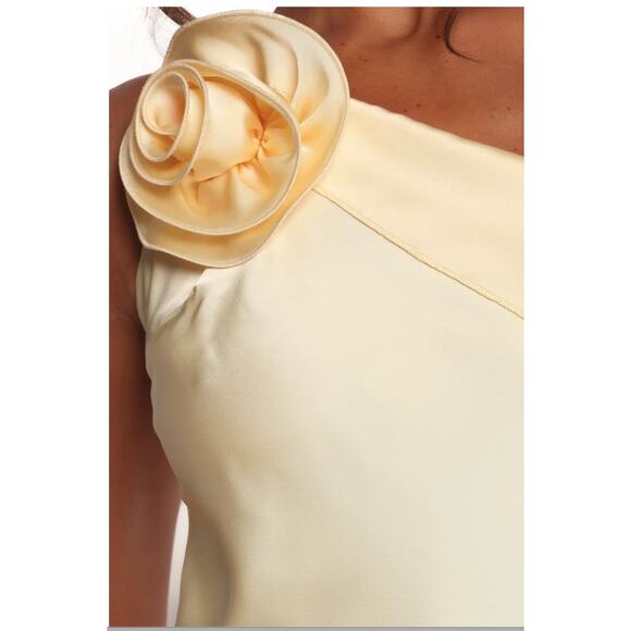 Petal & Pup Butter Yellow Aila with Rosette on One Shoulder Dress Size L - Picture 9 of 13
